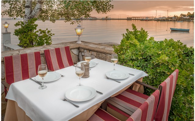 Dine out erodios Ikos Oceania