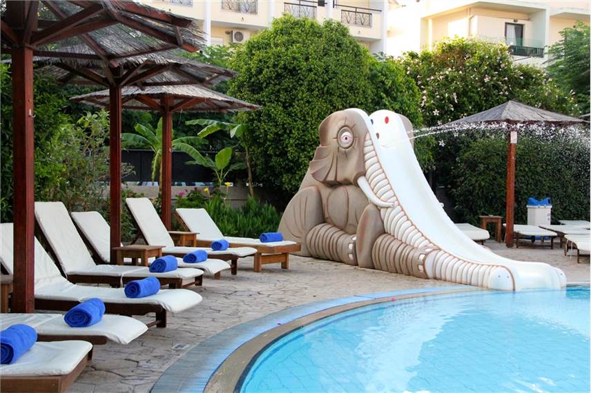  Peridis Family Resort