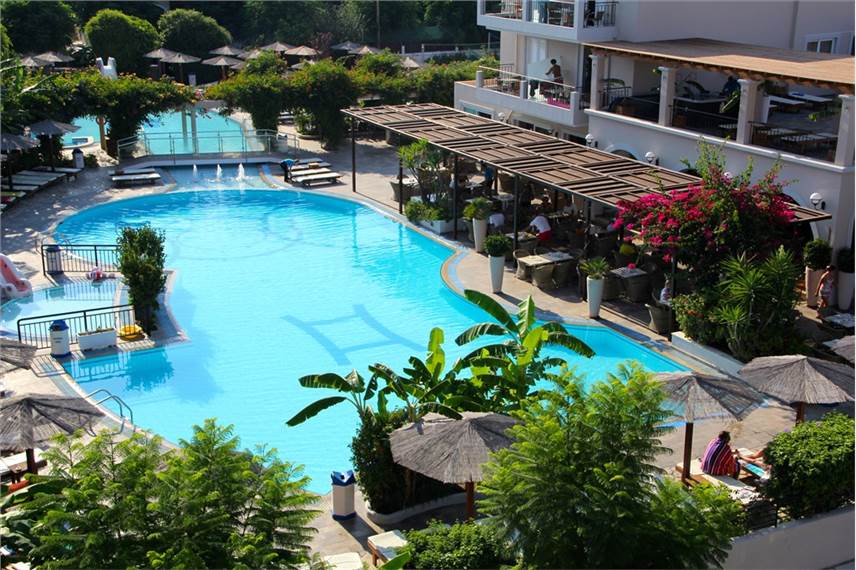  Peridis Family Resort