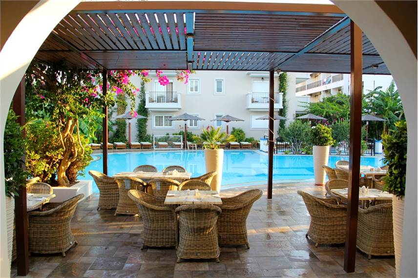  Peridis Family Resort