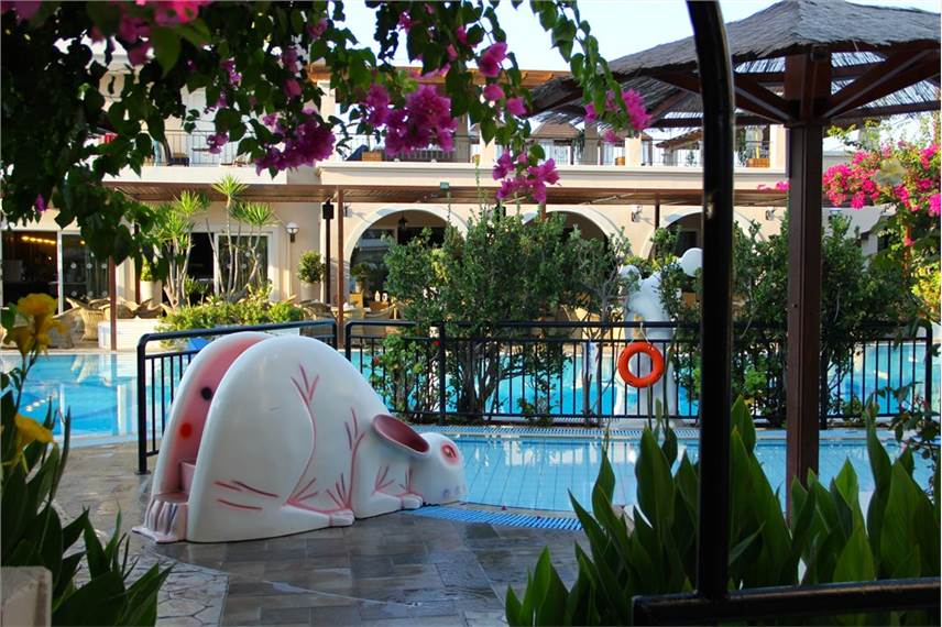  Peridis Family Resort