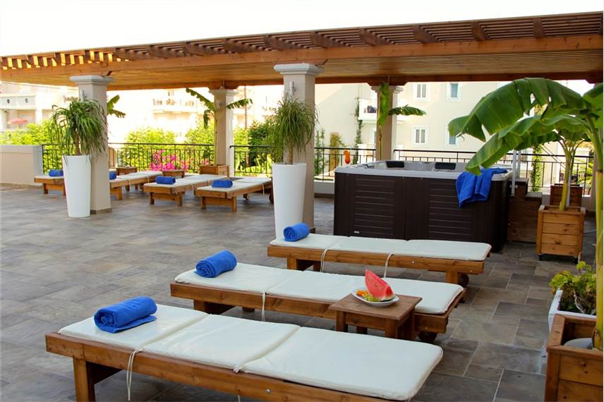  Peridis Family Resort