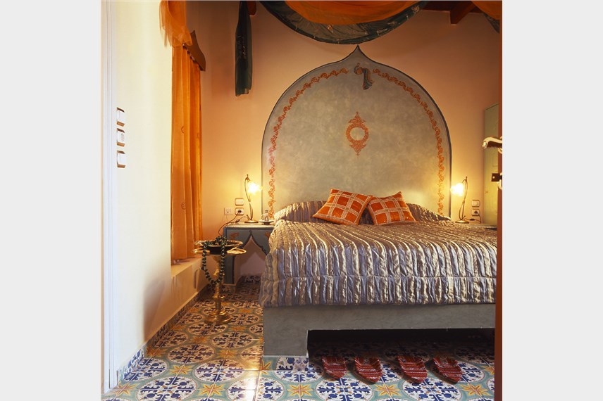  Nikos Takis Fashion Hotel