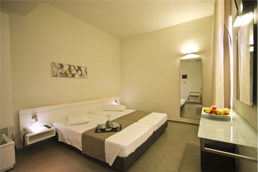  Atlantis City Hotel