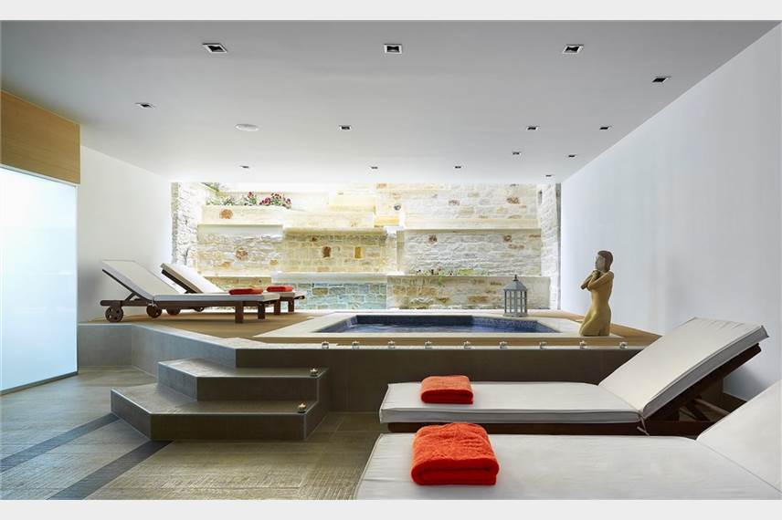  Macaris Suites and SPA