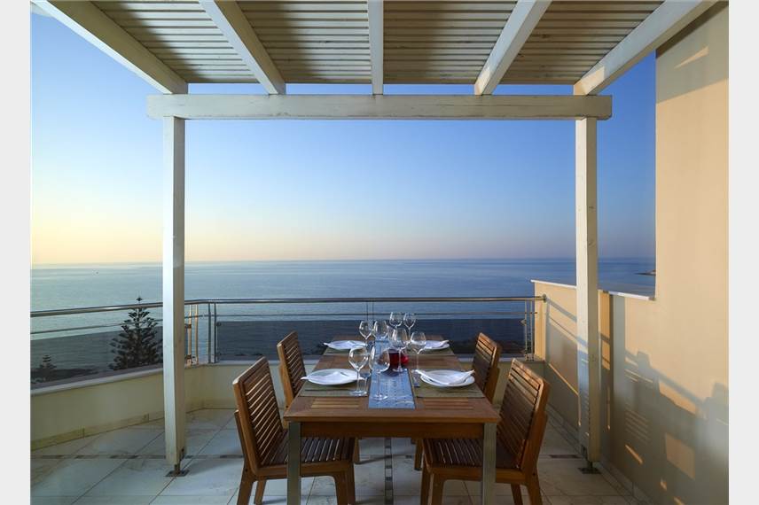  Macaris Suites and SPA