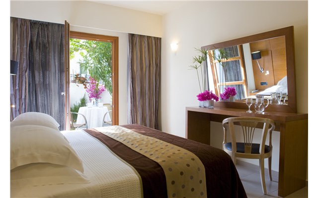 Aressana SPA Hotel and Suites 