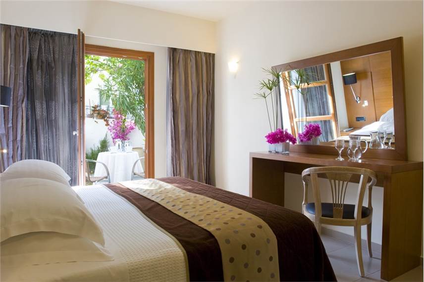  Aressana SPA Hotel and Suites