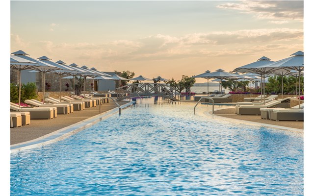 Deluxe Collection Pool Ikos Olivia