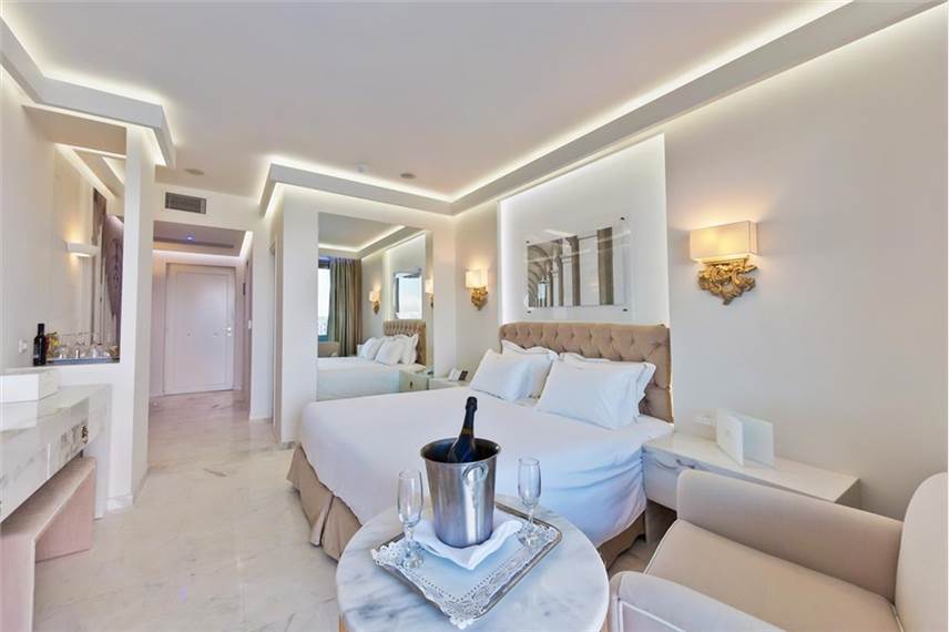  Royal Marmin Bay Boutique and Art