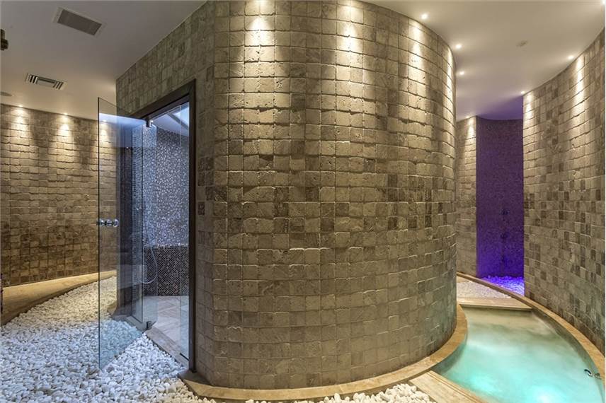  Pomegranate Wellness Spa Hotel