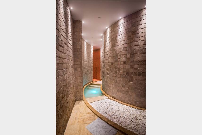  Pomegranate Wellness Spa Hotel