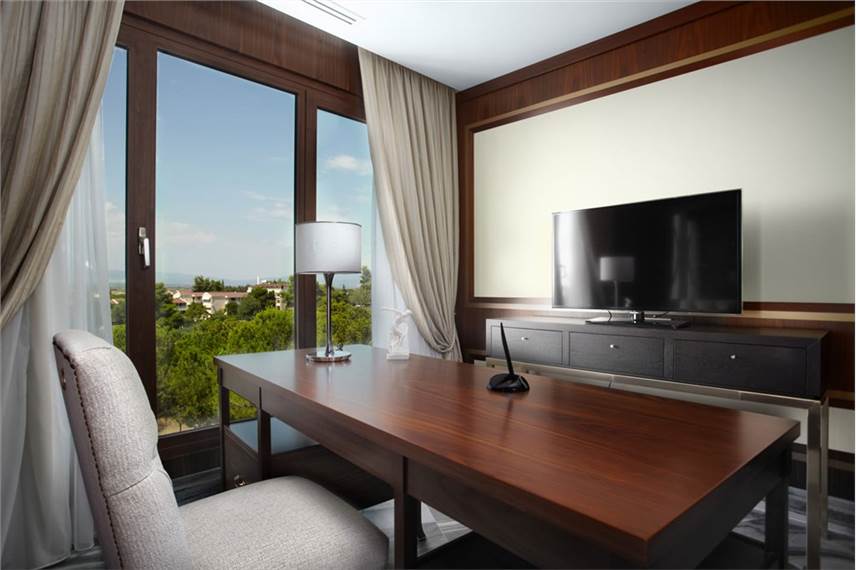  Pomegranate Wellness Spa Hotel