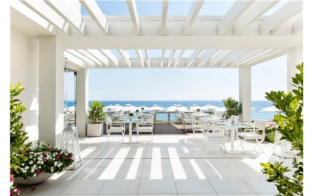 OUZO Greek Restaurant Ikos Olivia