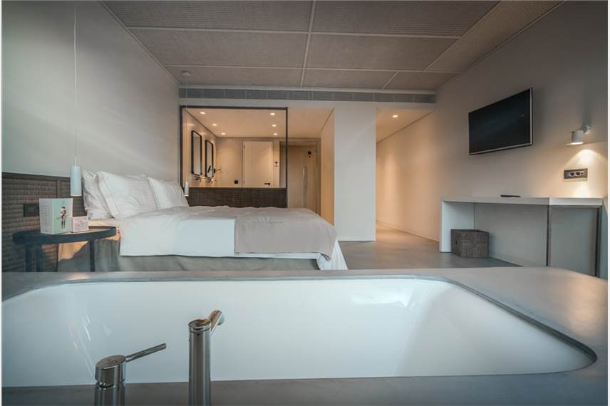  Zante Maris Suites