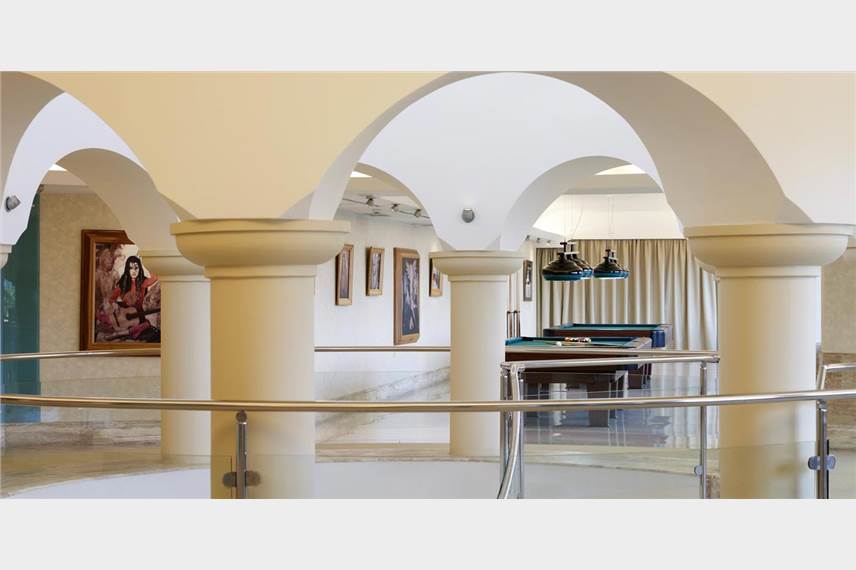  Esperos Palace