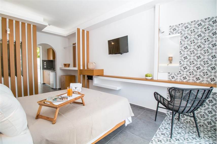 Suites Alexander Studios and Suites
