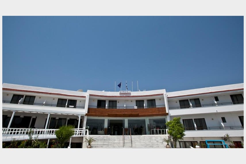  Sivila Hotel and Studios