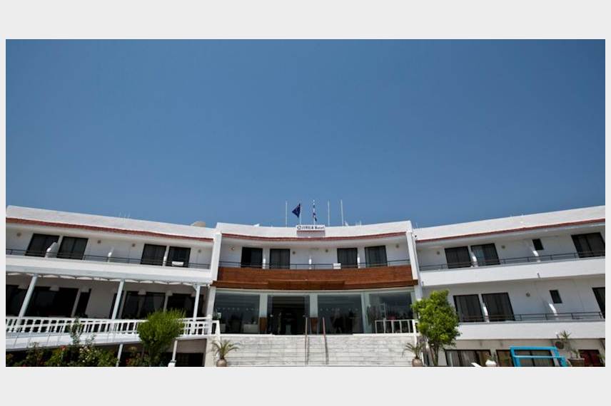  Sivila Hotel and Studios