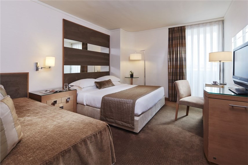  Galaxy Hotel