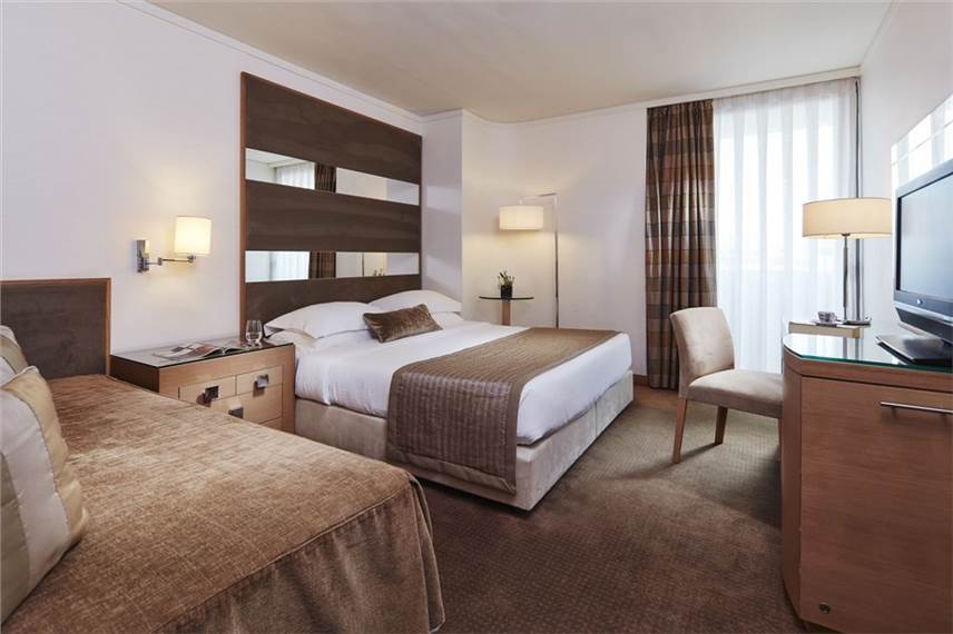  Galaxy Hotel