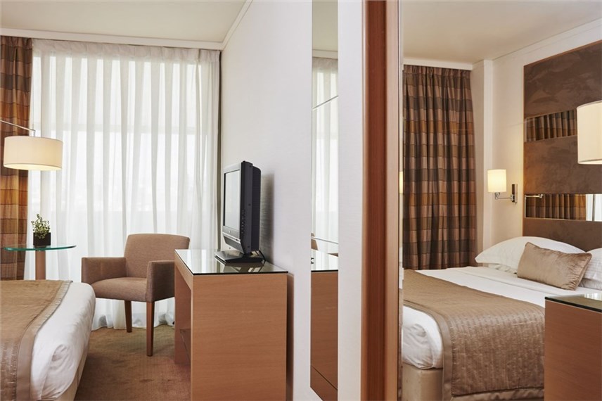  Galaxy Hotel