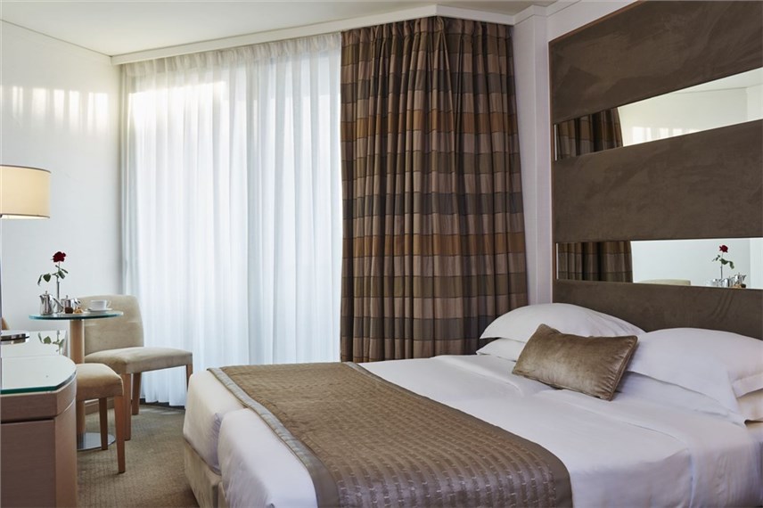  Galaxy Hotel