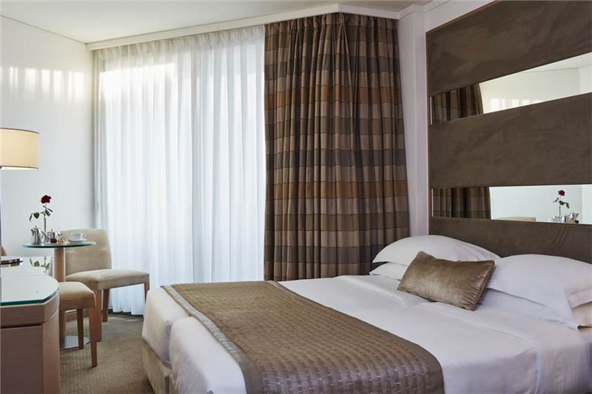  Galaxy Hotel