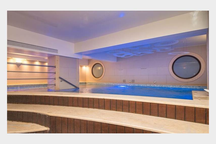  Cosmopolitan hotel and SPA