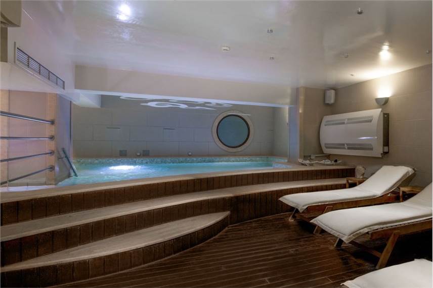  Cosmopolitan hotel and SPA