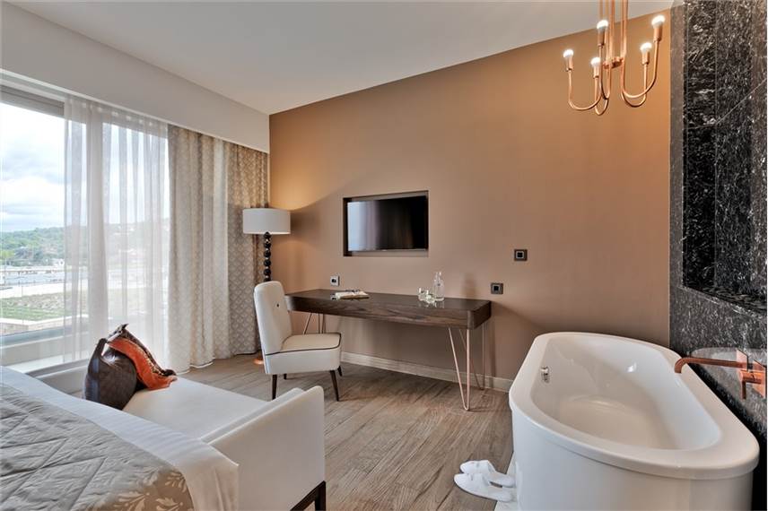 Miraggio Thermal Spa Resort Halkidiki - Miraggio Duplex Deluxe Master Bedroom - Miraggio Thermal SPA and Resort