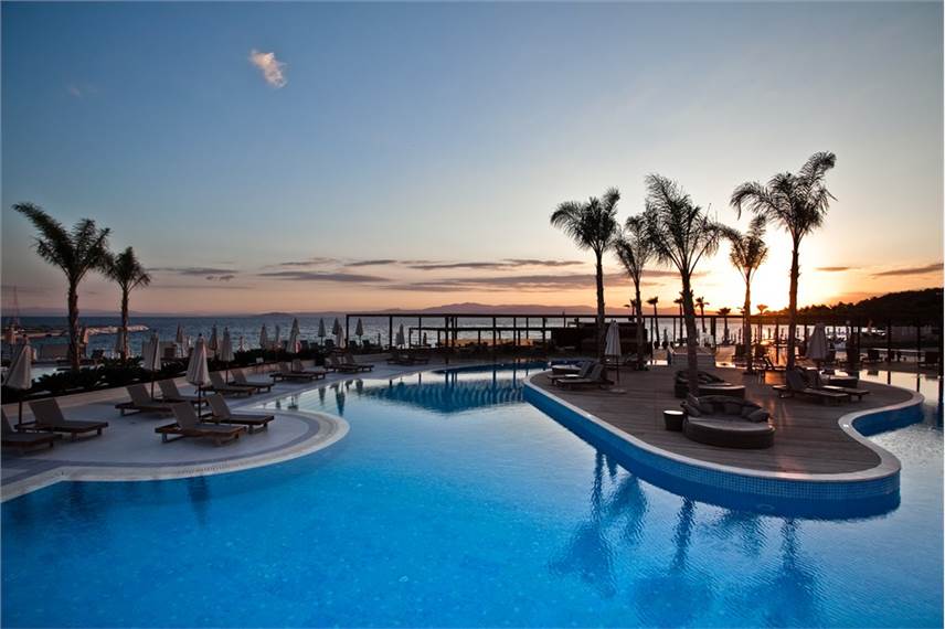 Miraggio Thermal Spa Hotel Halkidiki - Main Pool - Miraggio Thermal SPA and Resort