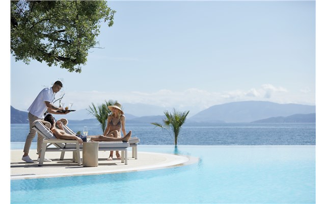 Main Pool - Service Ikos Dassia