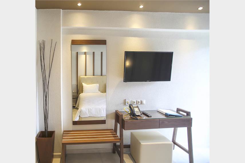  Royal Hotel and Suites