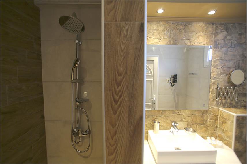  Royal Hotel and Suites