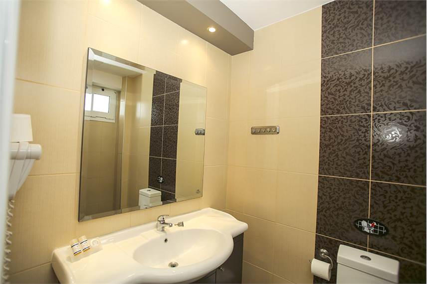  Royal Hotel and Suites