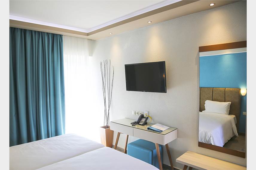  Royal Hotel and Suites