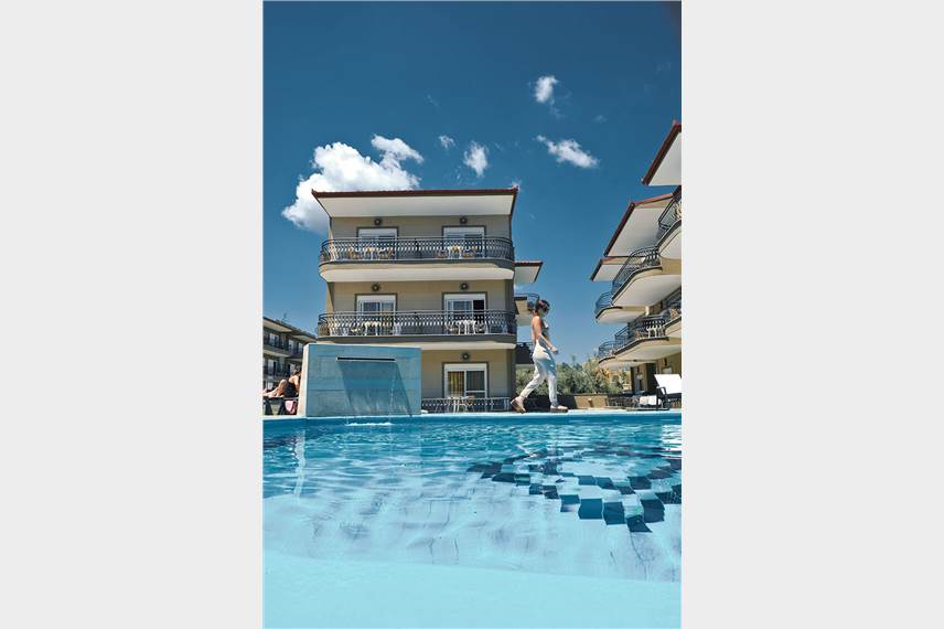  Royal Hotel and Suites