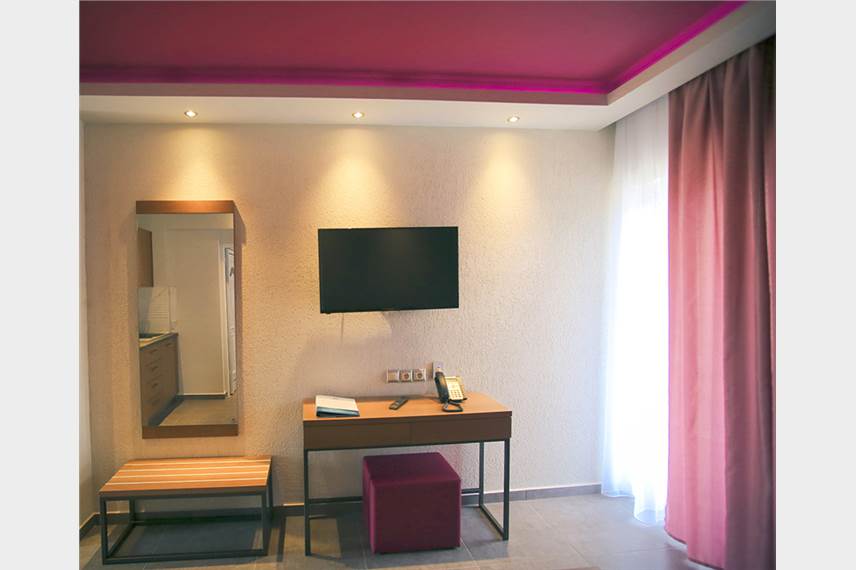  Royal Hotel and Suites