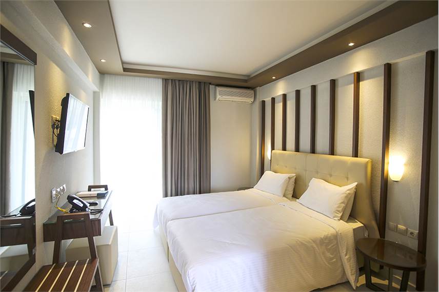  Royal Hotel and Suites