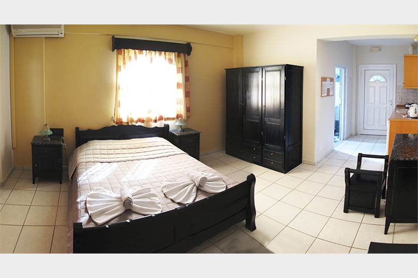  Royal Hotel and Suites