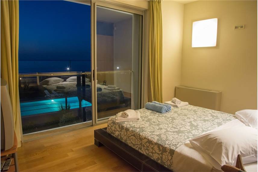 Cretan Beachfront vila