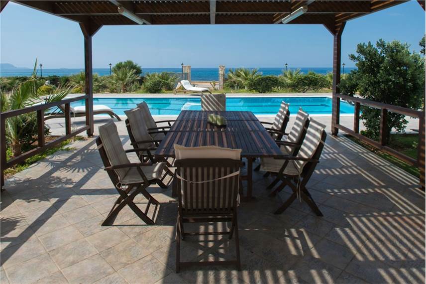  Cretan Beachfront vila