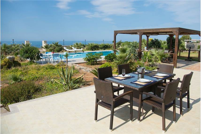  Cretan Beachfront vila