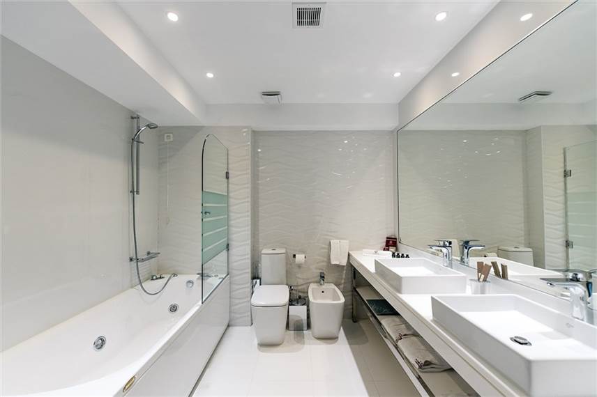  Pomegranate Wellness Spa Hotel