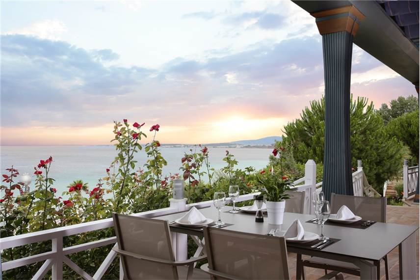  Pomegranate Wellness Spa Hotel