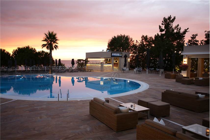  Pomegranate Wellness Spa Hotel