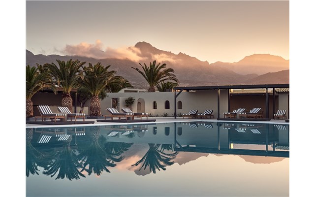 Numo Ierapetra Beach Resort, Curio Collection by Hilton, hlavní bazén Numo Ierapetra Beach Resort, Curio Collection by Hilton