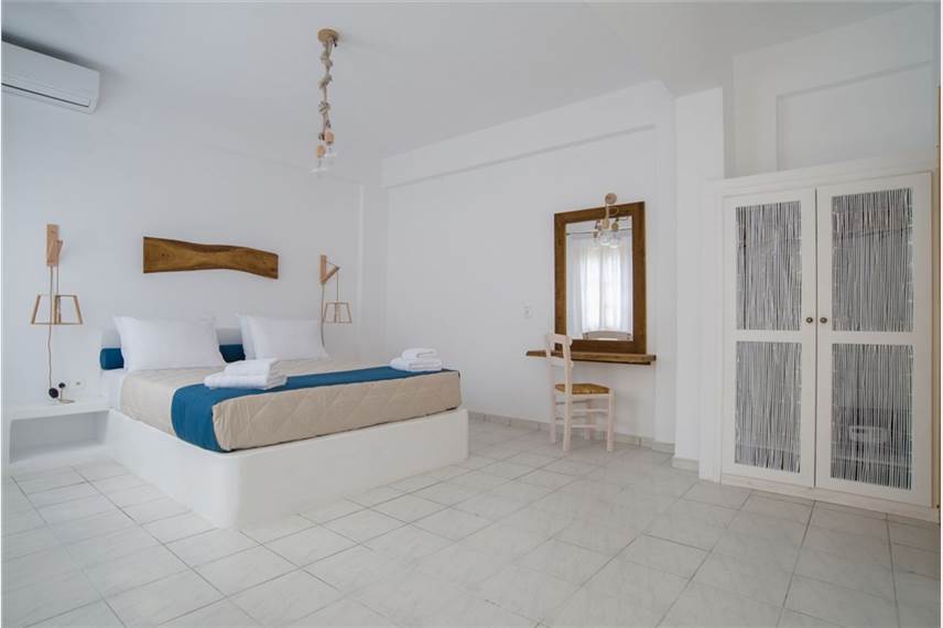  Santorini Crystal Blue Suites