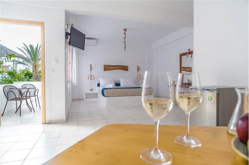  Santorini Crystal Blue Suites